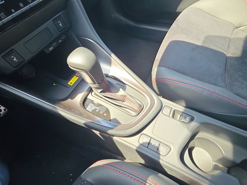 TOYOTA Yaris 1.5h 130 gr sport
