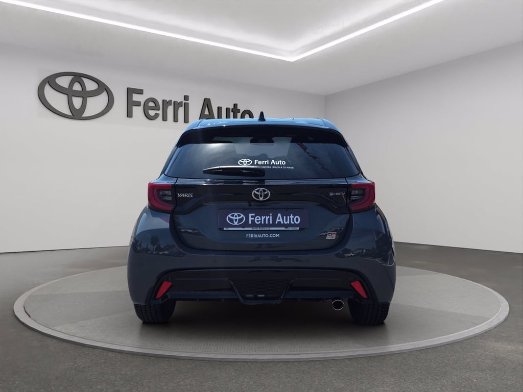TOYOTA Yaris 1.5h 130 gr sport