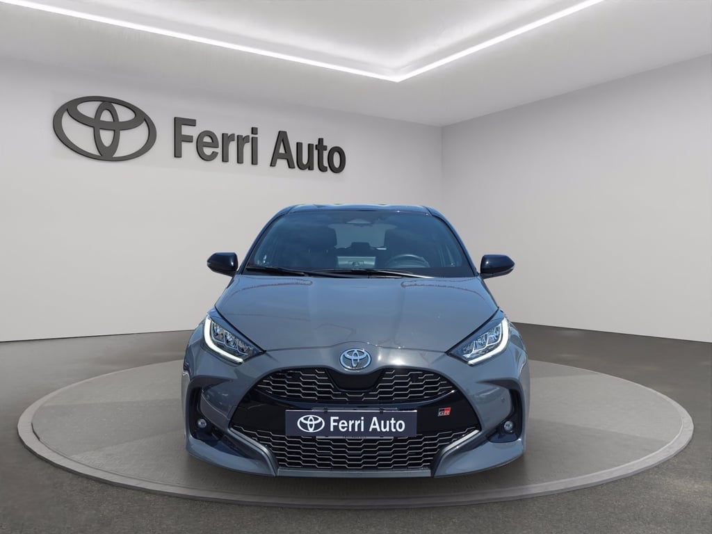 TOYOTA Yaris 1.5h 130 gr sport