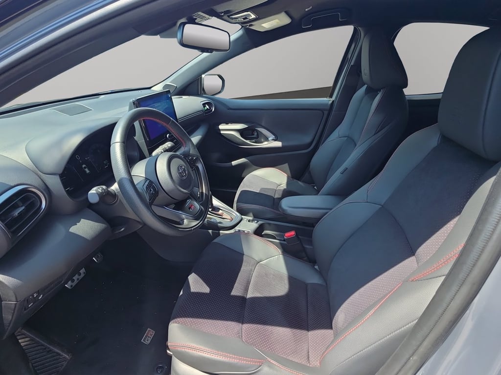 TOYOTA Yaris 1.5h 130 gr sport