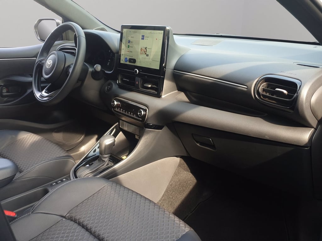 TOYOTA Yaris 1.5h 130 lounge