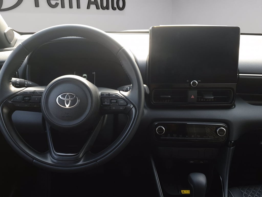 TOYOTA Yaris 1.5h 130 lounge