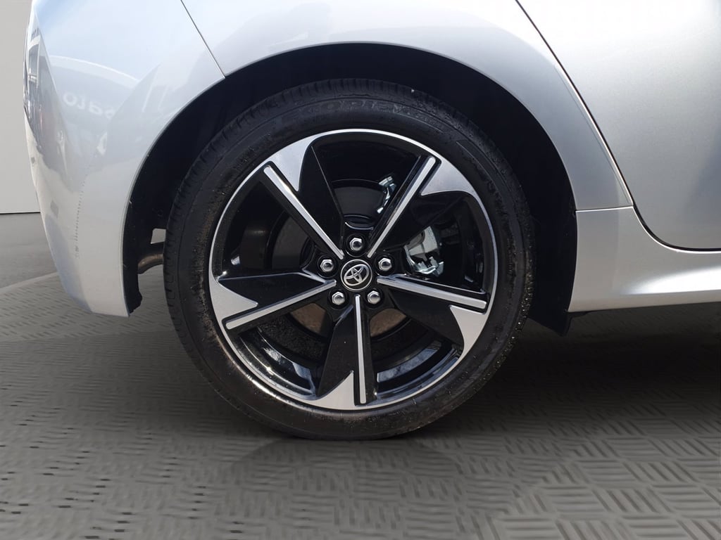 TOYOTA Yaris 1.5h 130 lounge