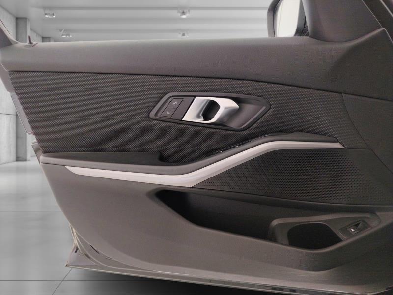 BMW 320d touring mhev 48v xdrive business advantage auto