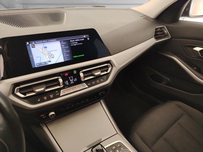 BMW 320d touring mhev 48v xdrive business advantage auto