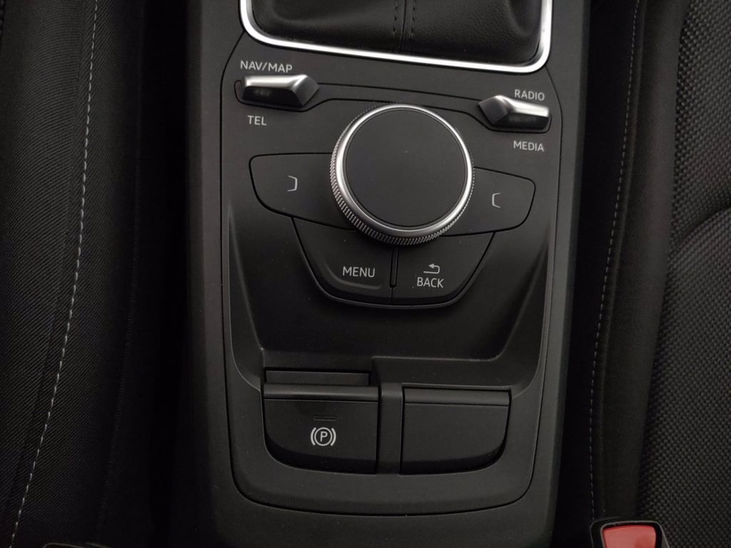 AUDI Q2 30 1.0 tfsi admired