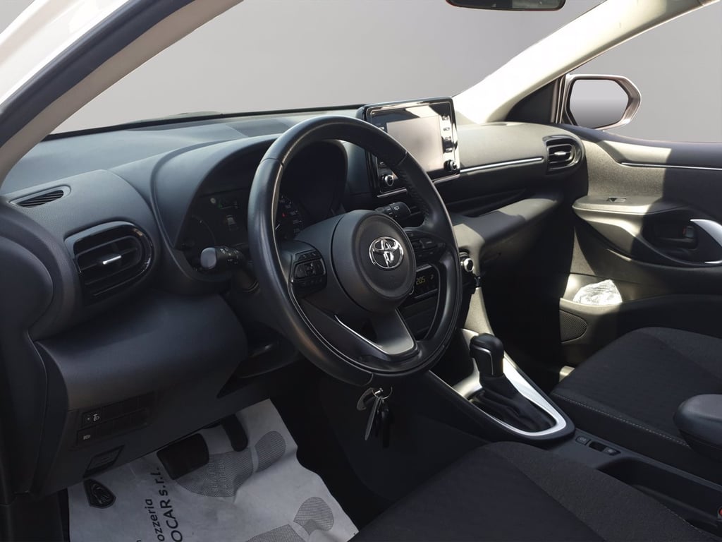TOYOTA Yaris 1.5h active