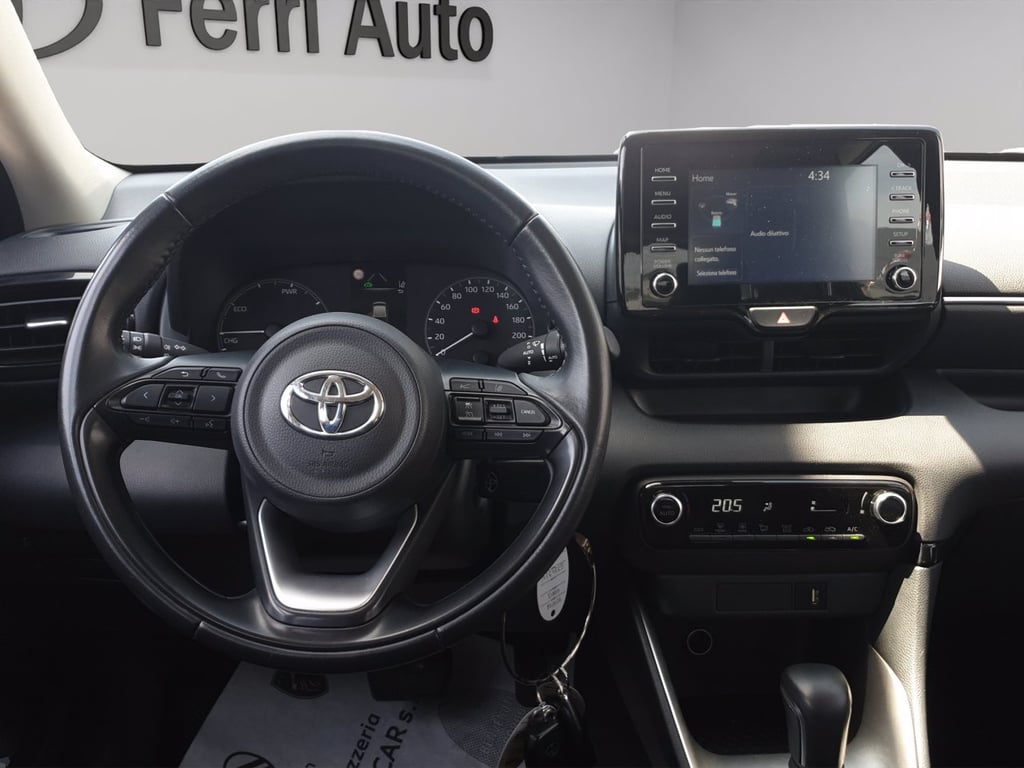 TOYOTA Yaris 1.5h active