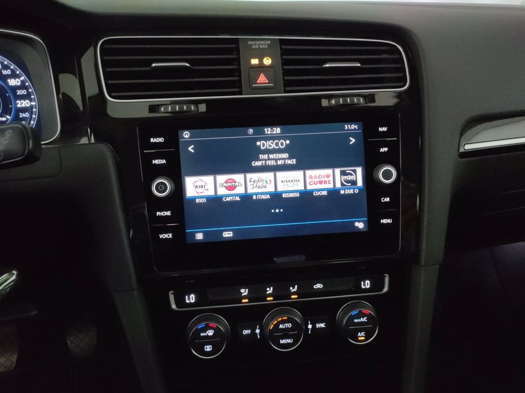 VOLKSWAGEN Golf 5p 1.6 tdi executive 115cv