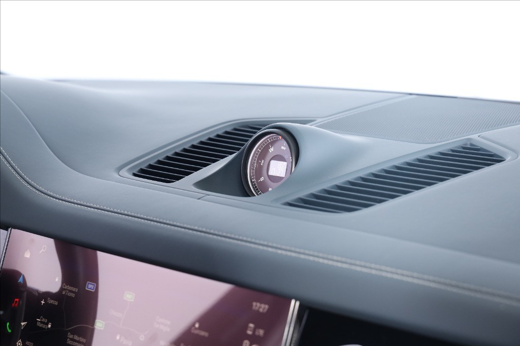 PORSCHE Cayenne 3.0 e-hybrid Platinum Edition tiptronic