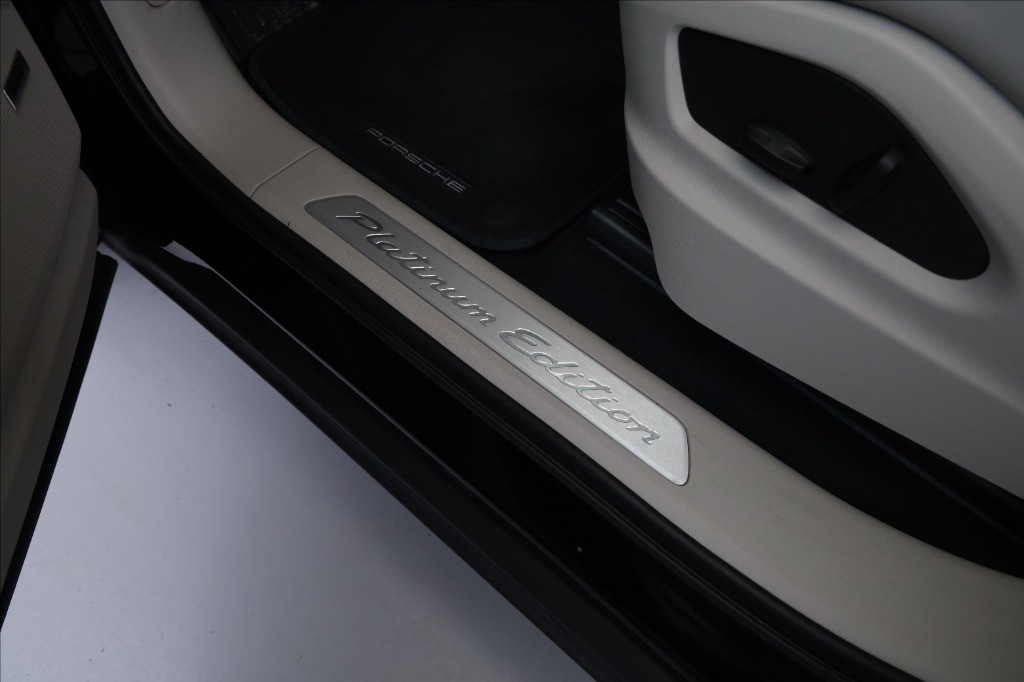 PORSCHE Cayenne 3.0 e-hybrid Platinum Edition tiptronic