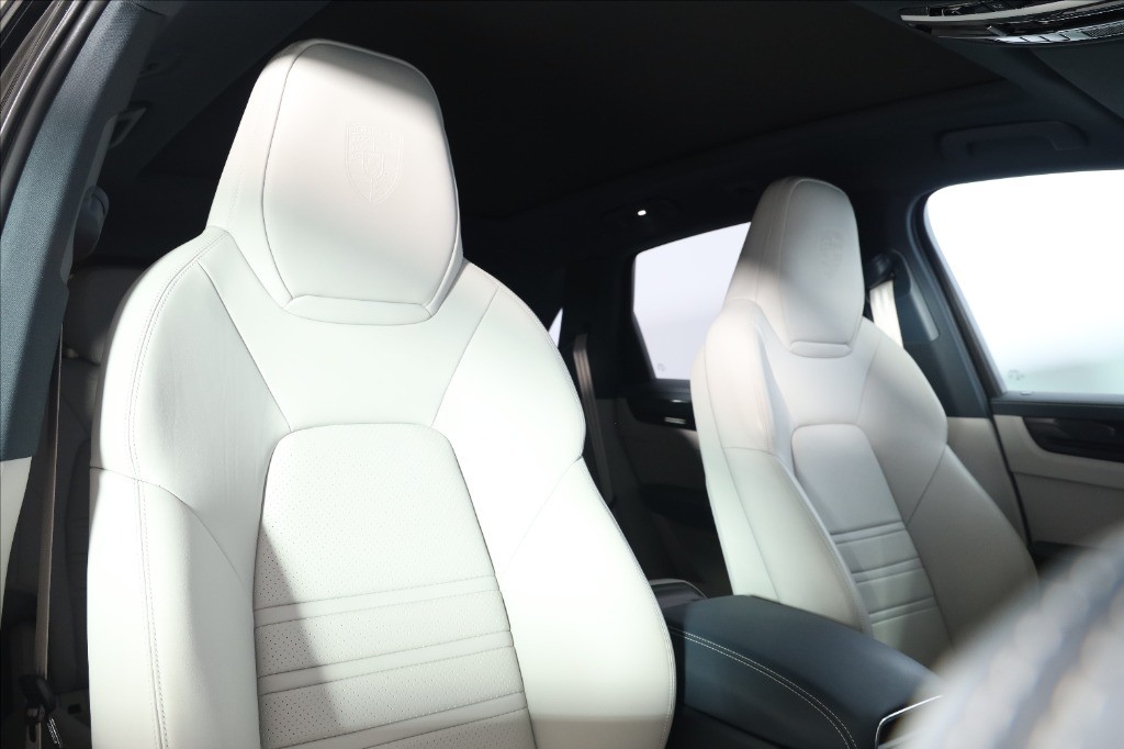 PORSCHE Cayenne 3.0 e-hybrid Platinum Edition tiptronic