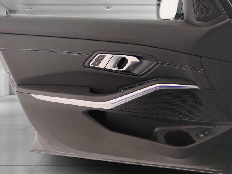 BMW 320d touring mhev 48v xdrive sport auto