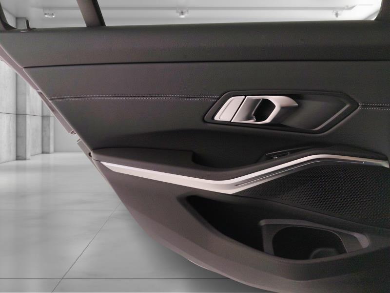 BMW 320d touring mhev 48v xdrive sport auto