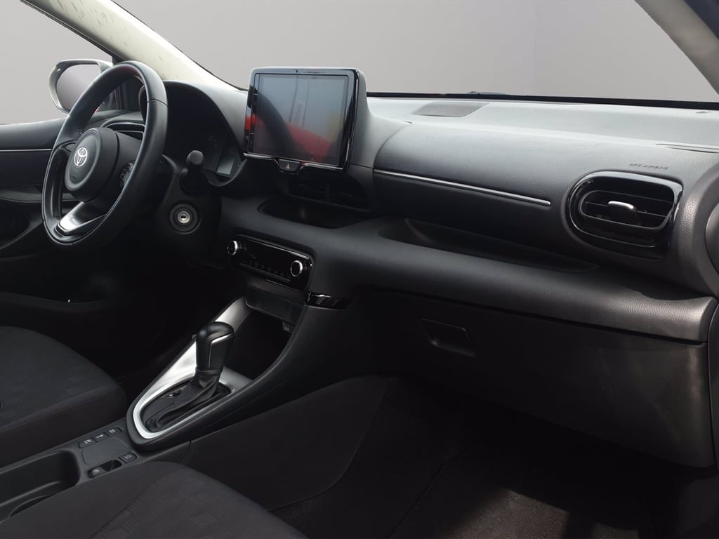 TOYOTA Yaris 1.5h active