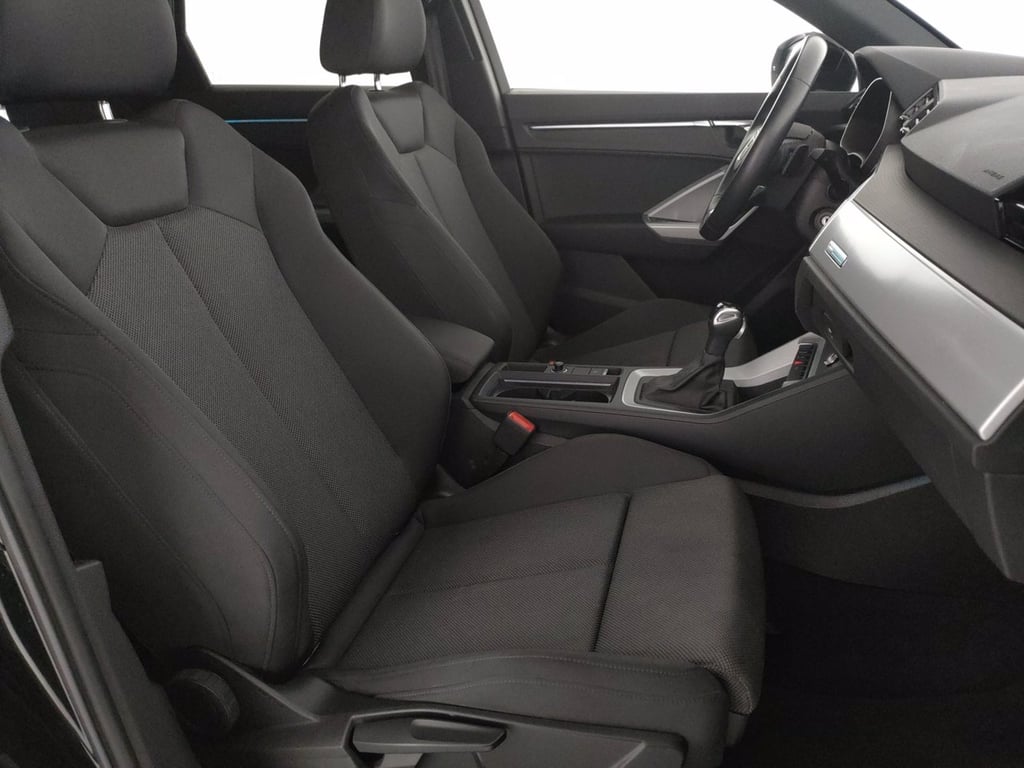 AUDI Q3 35 2.0 tdi identity black s-tronic