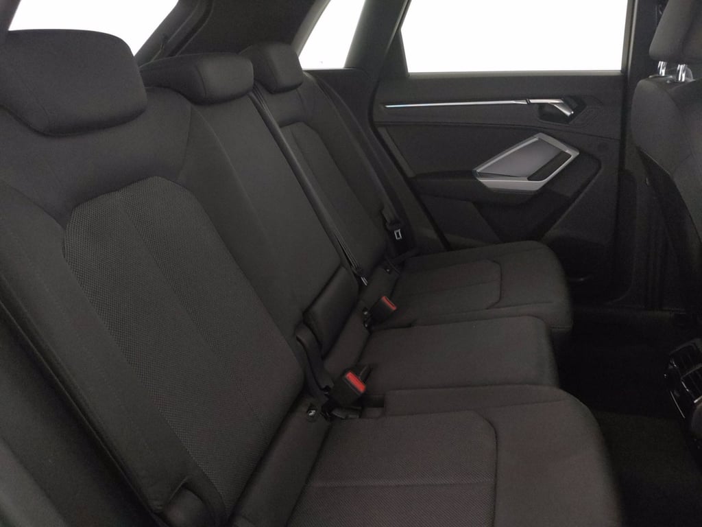 AUDI Q3 35 2.0 tdi identity black s-tronic