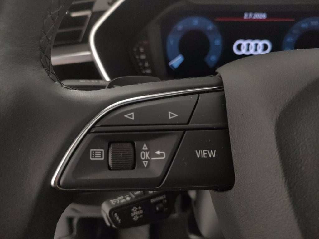 AUDI Q3 35 2.0 tdi identity black s-tronic