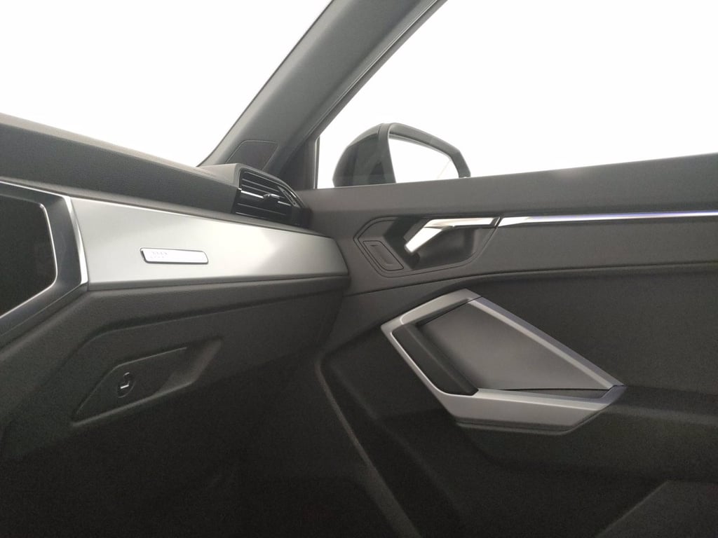 AUDI Q3 35 2.0 tdi identity black s-tronic