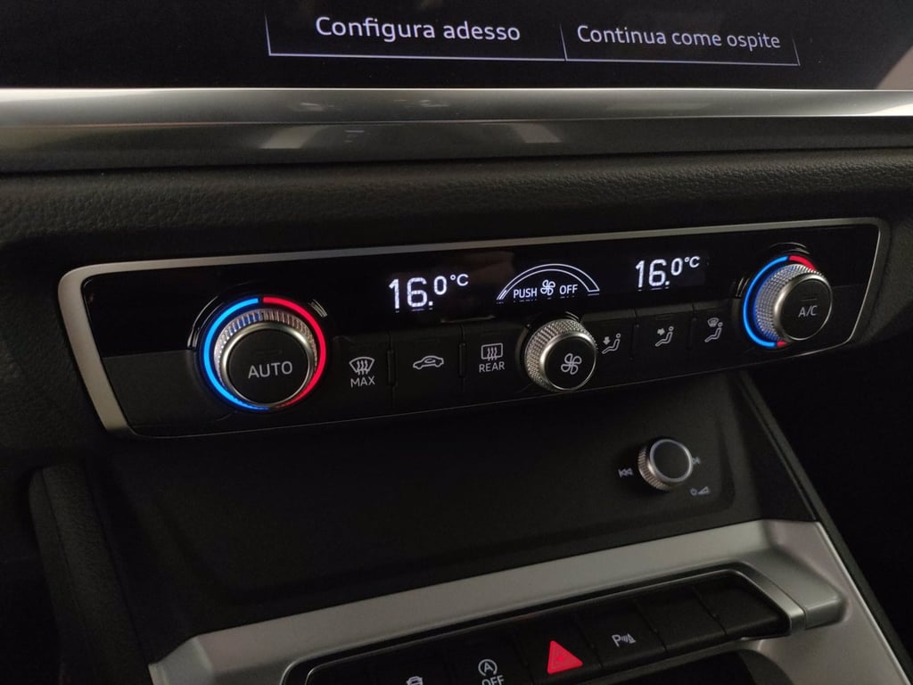 AUDI Q3 35 2.0 tdi identity black s-tronic