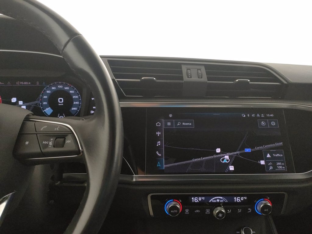 AUDI Q3 35 2.0 tdi identity black s-tronic