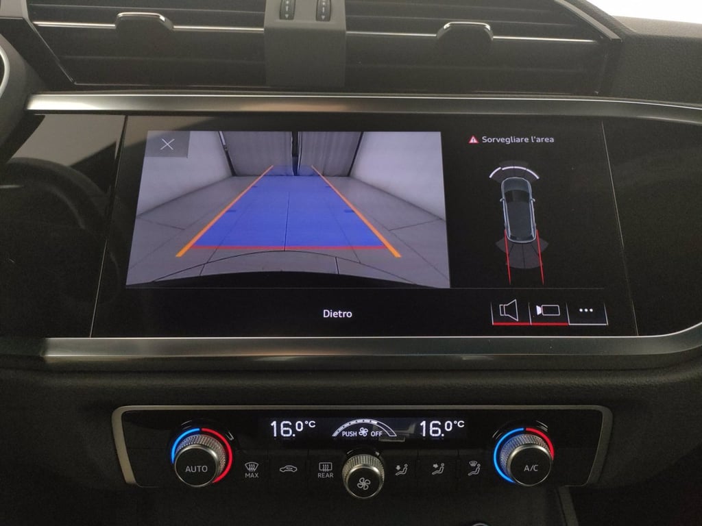 AUDI Q3 35 2.0 tdi identity black s-tronic
