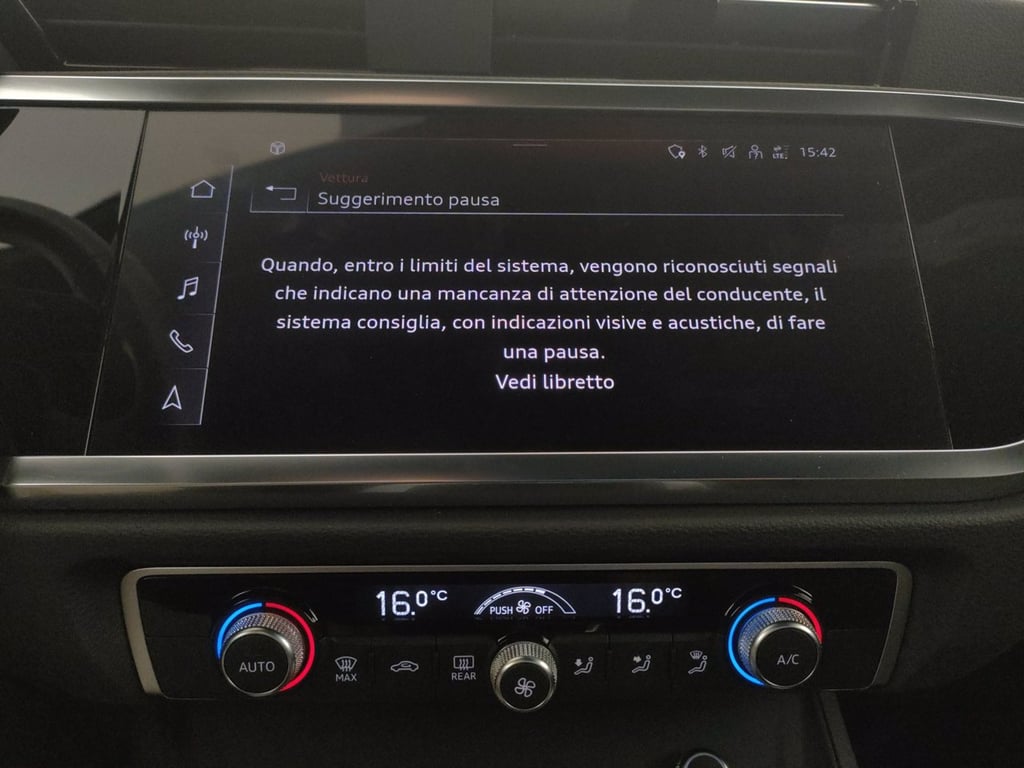 AUDI Q3 35 2.0 tdi identity black s-tronic