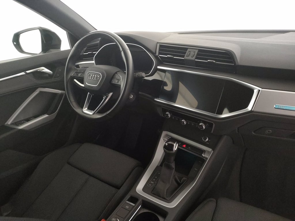 AUDI Q3 35 2.0 tdi identity black s-tronic