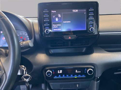 TOYOTA Yaris 1.5h active