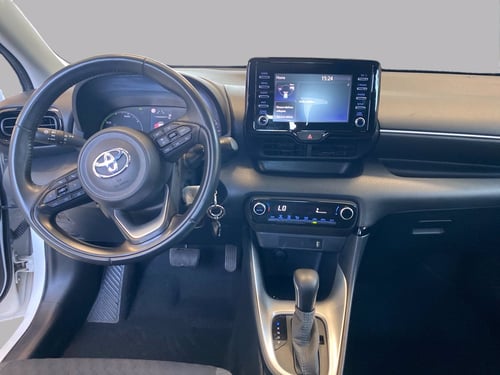 TOYOTA Yaris 1.5h active