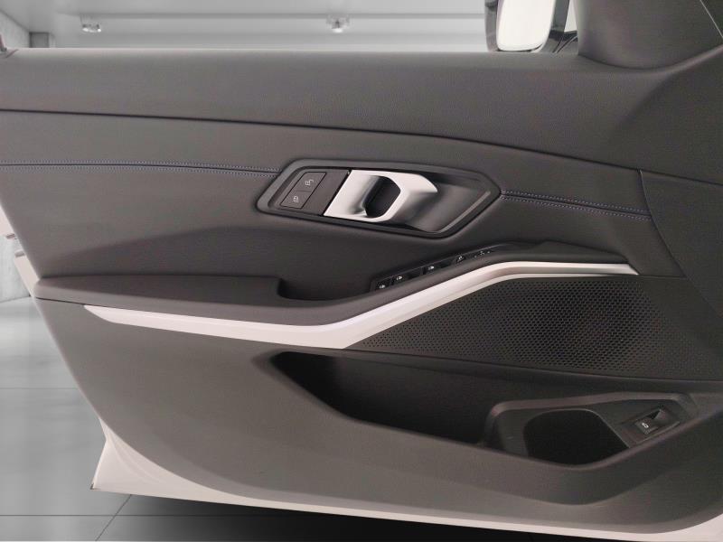 BMW 320d touring mhev 48v xdrive auto