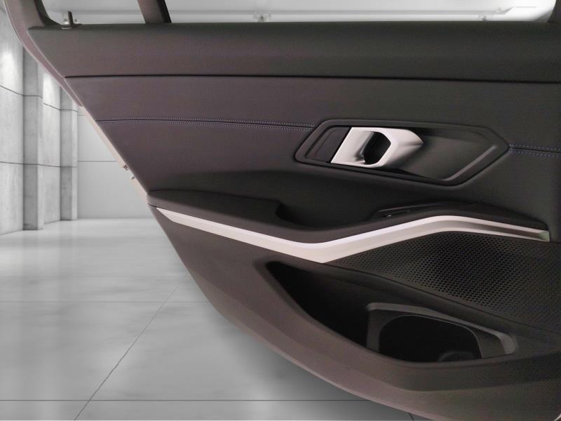 BMW 320d touring mhev 48v xdrive auto
