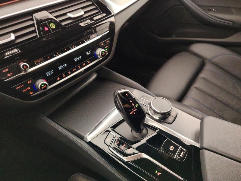 BMW 520d touring mhev 48v xdrive msport auto