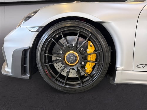 PORSCHE 718 Cayman 4.0 GT4 RS pdk