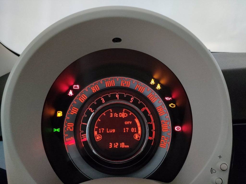 FIAT 500 1.0 hybrid cult 70cv