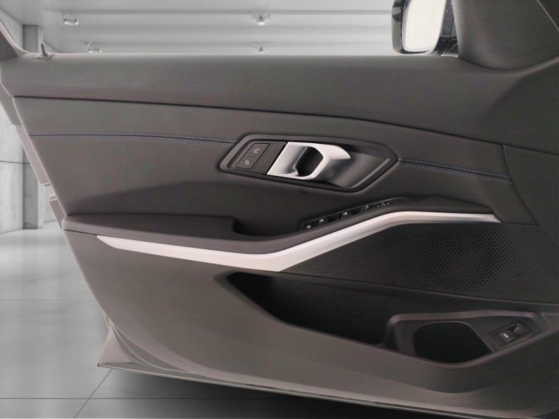 BMW 320d touring mhev 48v xdrive msport auto