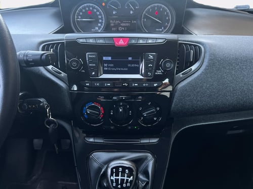 LANCIA Ypsilon 1.0 FireFly 5 porte S&S Hybrid Ecochic Silver