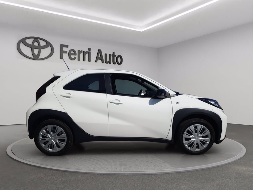 TOYOTA Aygo x 1.0 active 72cv