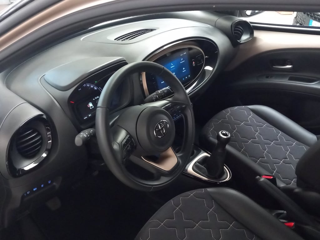 TOYOTA Aygo x 1.0 lounge 72cv