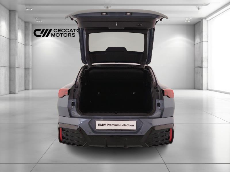 BMW Ix2 edrive 20 msport pro