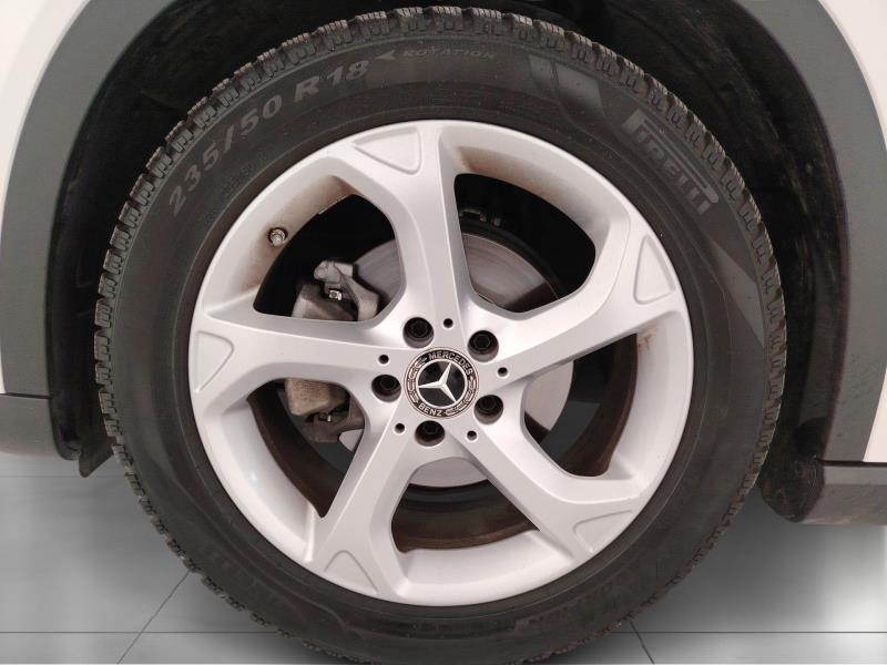 MERCEDES Gla 180 sport auto
