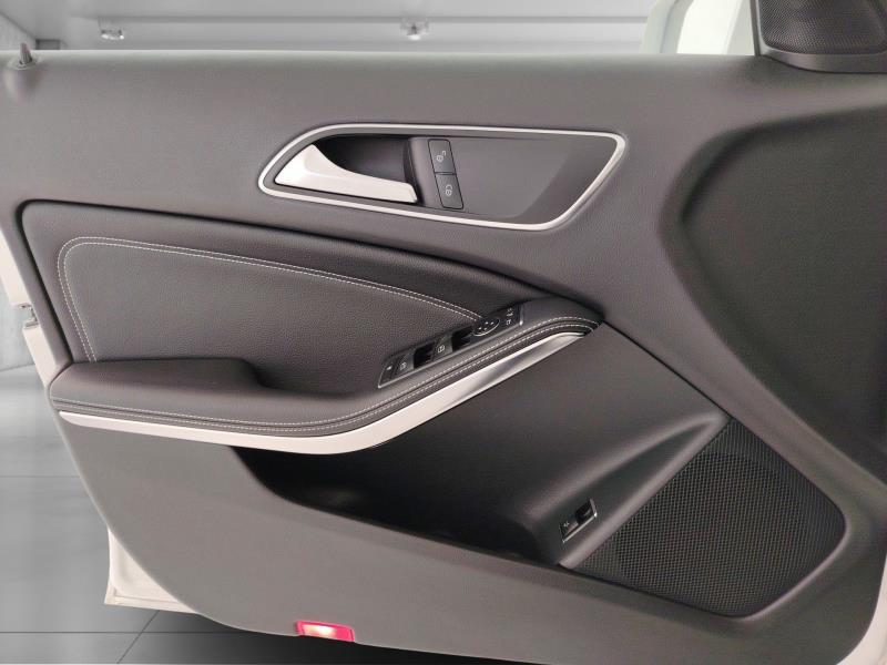 MERCEDES Gla 180 sport auto