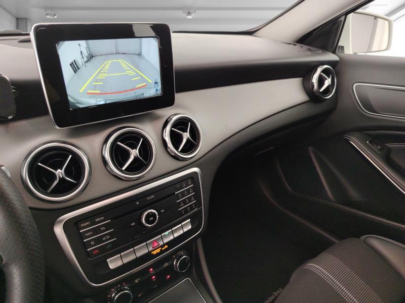 MERCEDES Gla 180 sport auto