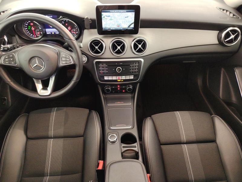 MERCEDES Gla 180 sport auto