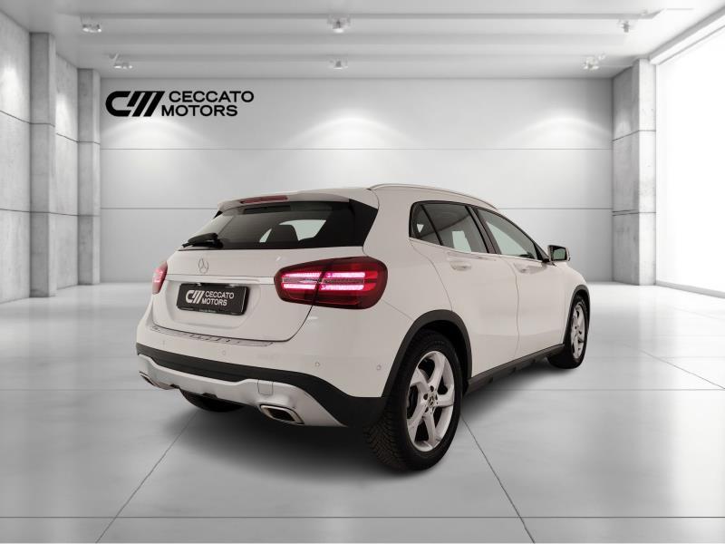 MERCEDES Gla 180 sport auto