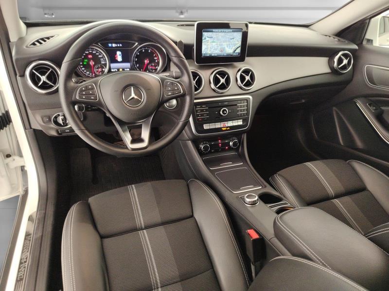 MERCEDES Gla 180 sport auto