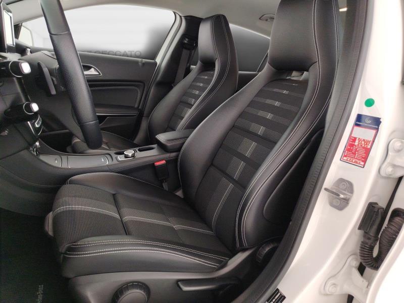 MERCEDES Gla 180 sport auto