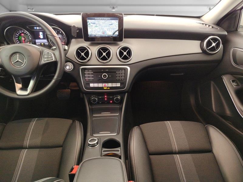 MERCEDES Gla 180 sport auto