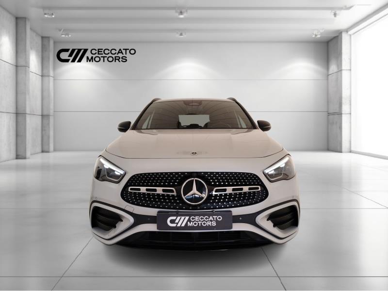 MERCEDES Gla 180 amg line premium auto