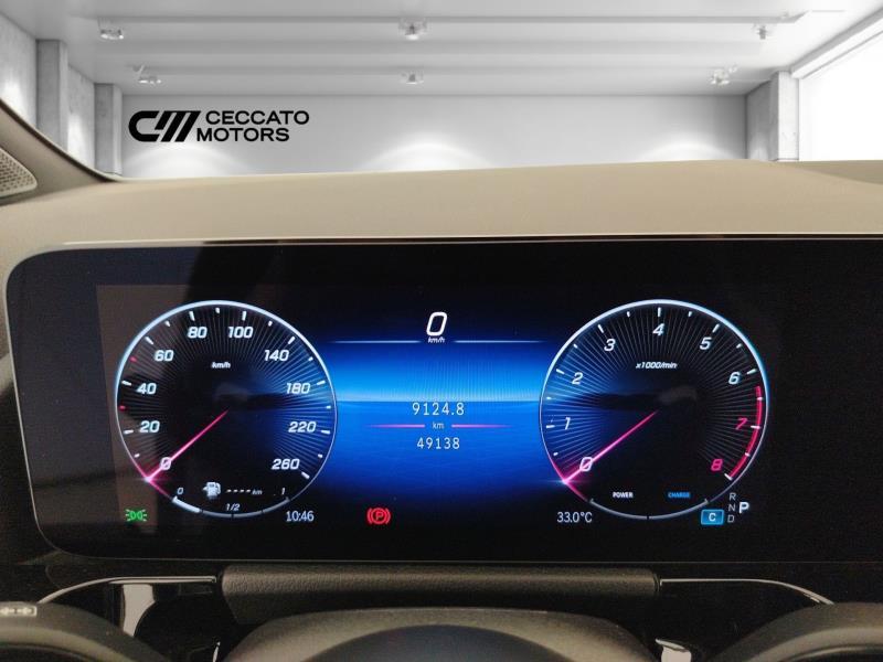 MERCEDES Gla 180 amg line premium auto